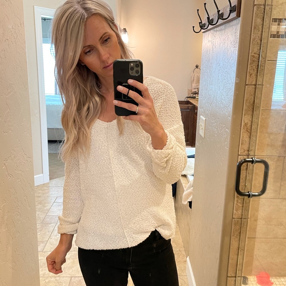 White Cozy Sweatwr
